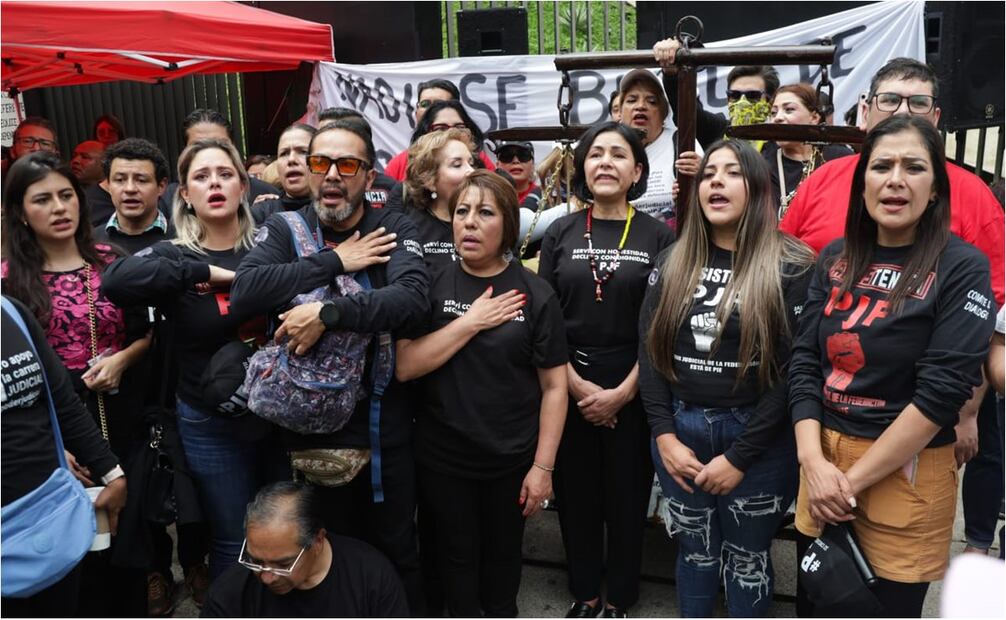 Memorial del Poder Judicial afuera del Senado de la República. Fotos: Carlos Mejía/EL UNIVERSAL