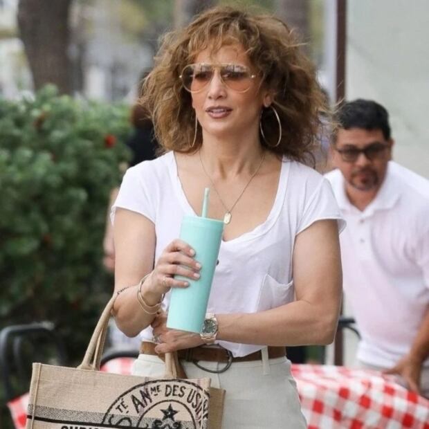 Así de hermosa luce JLo con su cabello al natural