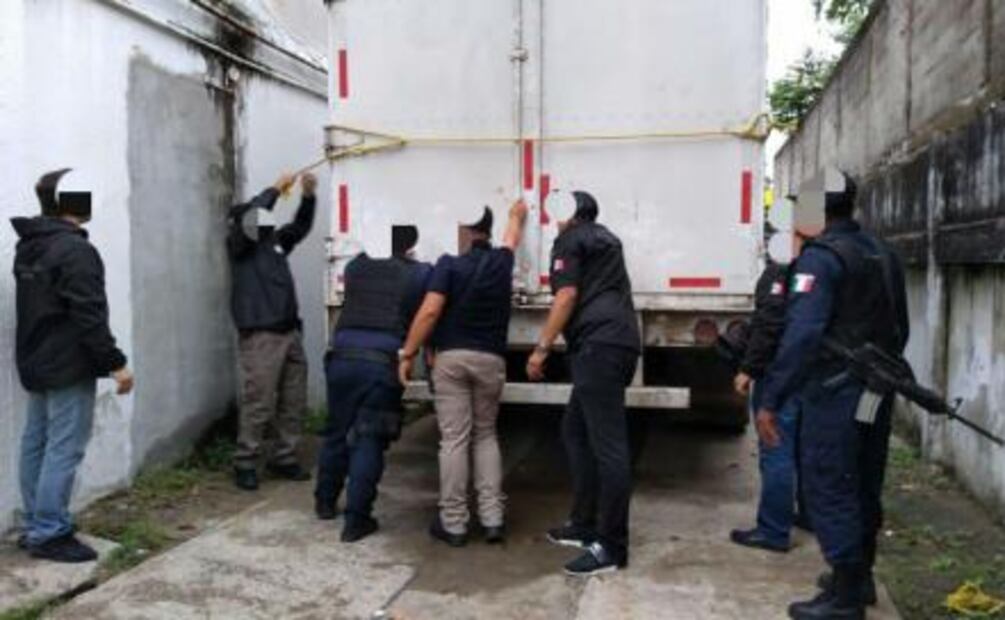 Rescatan en Tabasco a 138 migrantes centroamericanos que estaban dentro un tráiler