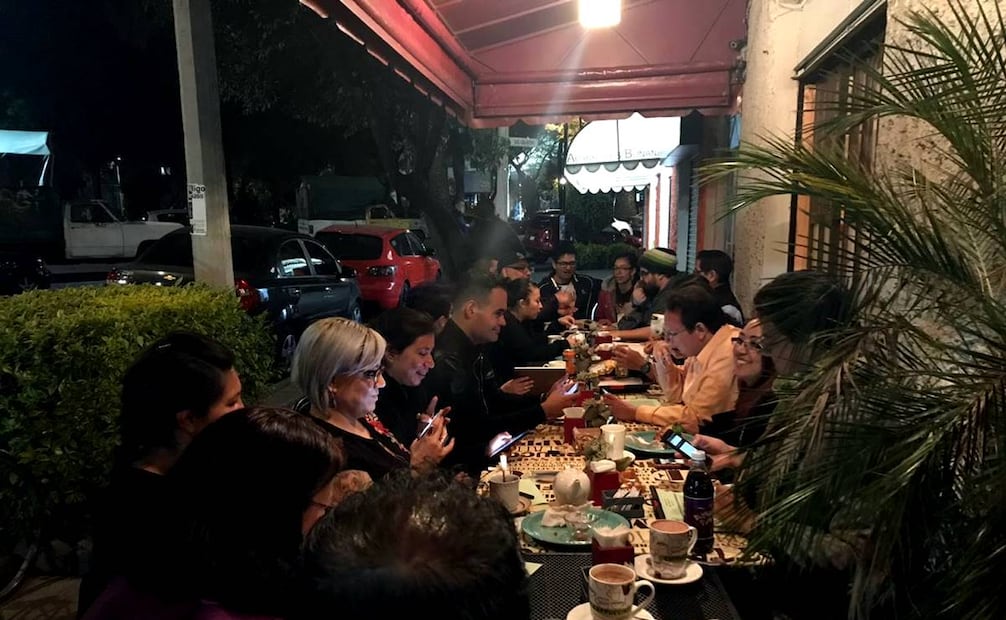 Una de las actividades más frecuentes de esta comunidad, al menos en CDMX, es "Tolkien y Café", que se lleva a cabo desde 2005 y que consiste en designar cafeterías locales como punto de reunión para hablar del escritor. Foto: Sociedad Tolkiendili de México A.C.