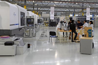 Líderes empresariales prevén cierre a negocios