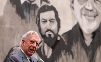 Rinden homenaje a Vargas Llosa en la FIL: autor de cinco obras maestras