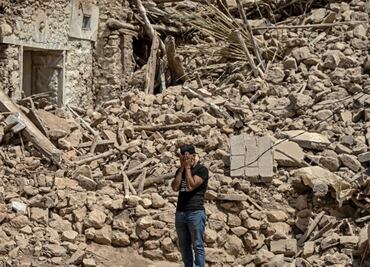 Por salvar a su bebé, hombre pierde las piernas en terremoto de Marruecos: "ya no puedo moverme"