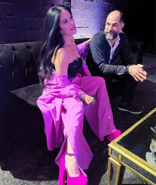 Martha Debayle muestra cómo llevar la tendencia Barbiecore a los 50