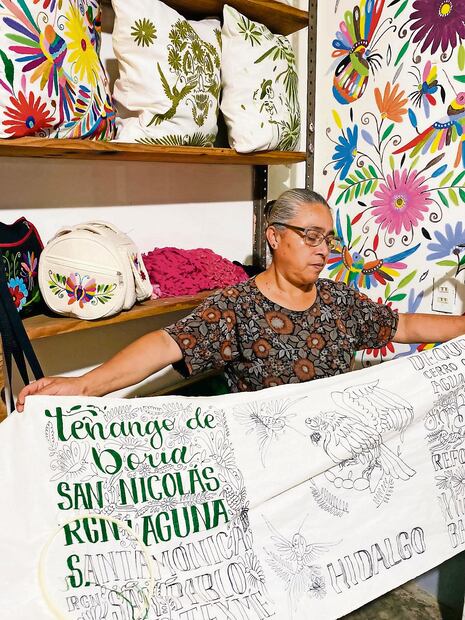 El proyecto busca empoderar económicamente a las mujeres sordas y
artesanas de la Sierra de Tenango de Doria a través de la venta de textiles. Foto Especial