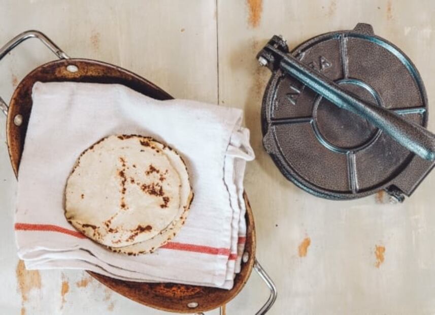 ¿Cuántas tortillas salen de un kilo y cuántas calorías tiene una pieza?