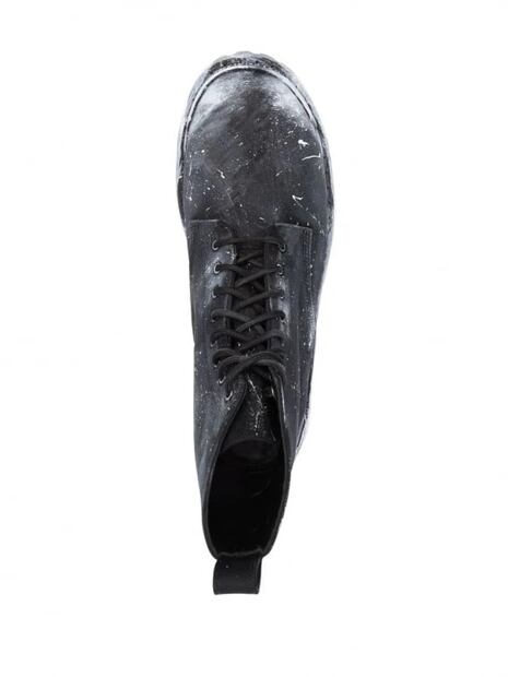 Las costosas botas manchadas de pintura de Balenciaga causan polémica