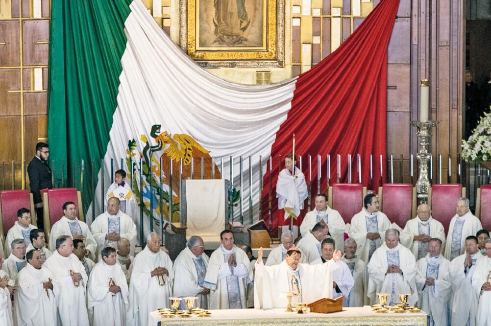 En la homilía, Rivera Carrera expresó su agradecimiento a la feligresía y a los colaboradores que lo acompañaron a lo largo de su gestión (CRISTOPHER ROGEL BLANQUET. EL UNIVERSAL)