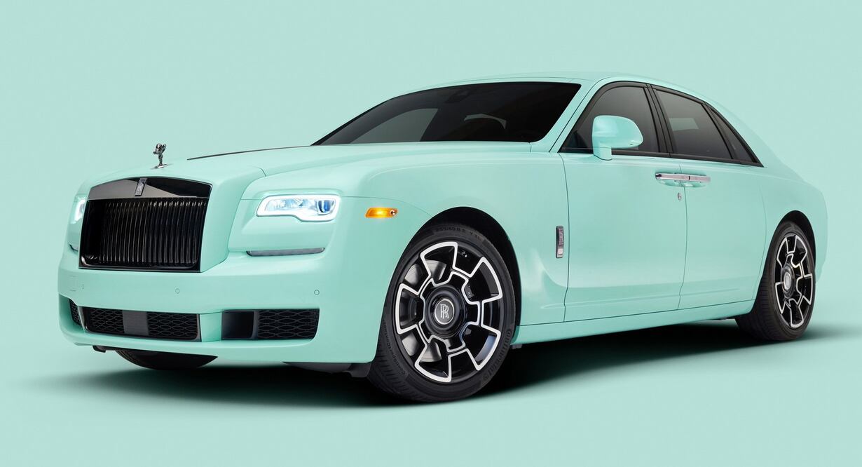 Floyd Mayweather gastó 1 millón de dólares comprando autos para sus amigos