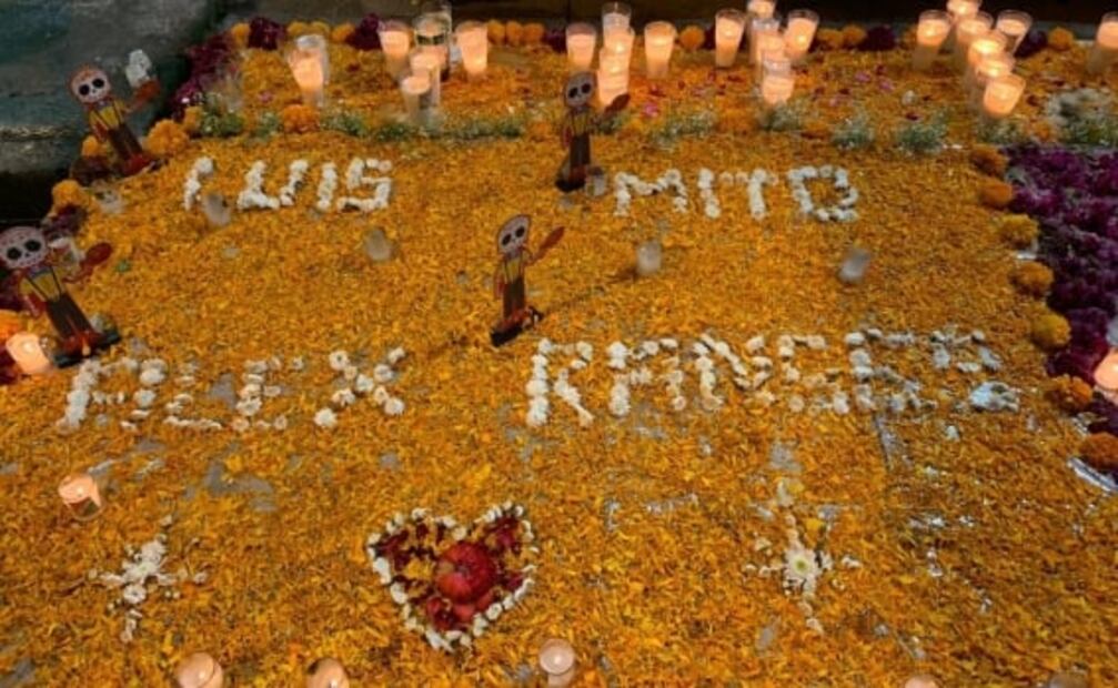Colocan ofrenda para niños y jóvenes víctimas de masacre en Uruapan