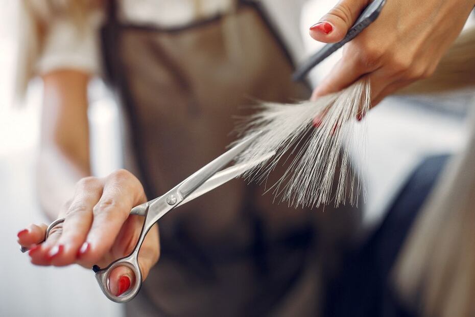 Elige bien los días de agosto para cortarte el cabello y luce una melena poderosa. Foto: Freepik