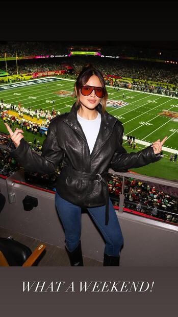 Eiza González publicó esta imagen de su fin de semana, donde se luce con skinny jeans y chamarra de piel. Foto: Instagram @eizagonzalez
