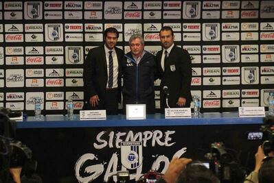 'Vuce' descarta dirigir el Tri, sólo piensa en Querétaro