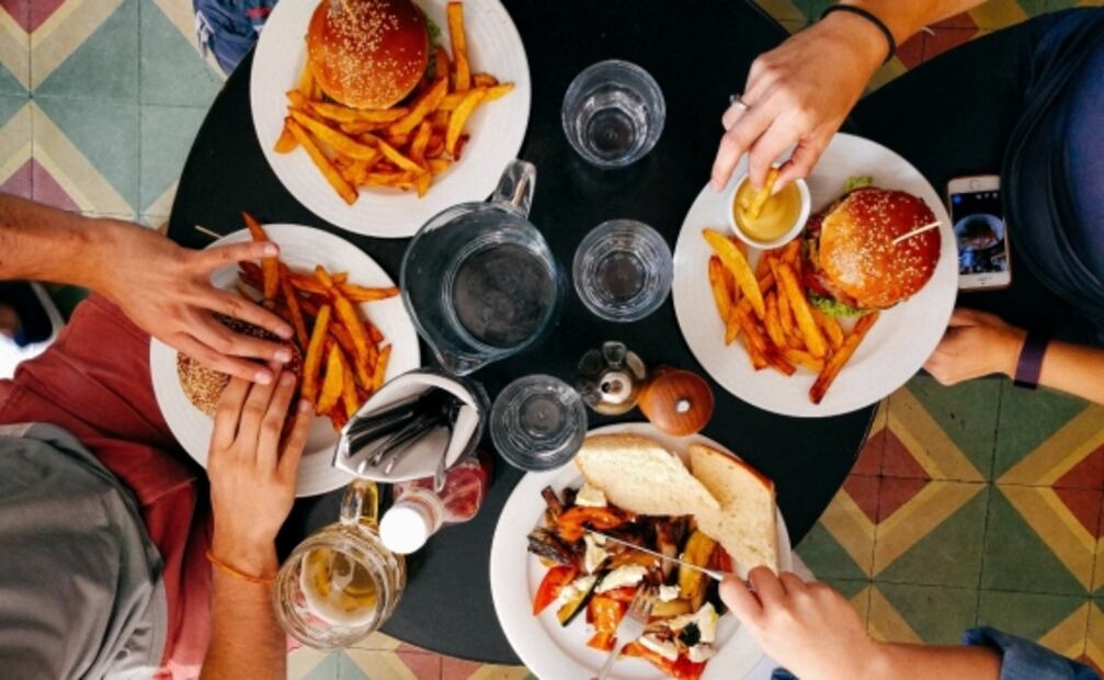 15 cosas que debes saber para que no te estafen en tu viaje o en un restaurante