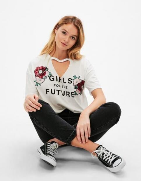 Camisetas con leyendas feministas de bajo costo