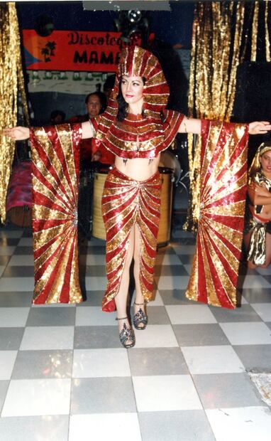 El estilo de Mara Maru como vedette tendía siempre a lo espectacular. Aprovechaba todos los recursos escénicos a su alcance, en especial el vestuario, como se ve en este número en que recreaba el antiguo Egipto. Archivo EL UNIVERSAL.