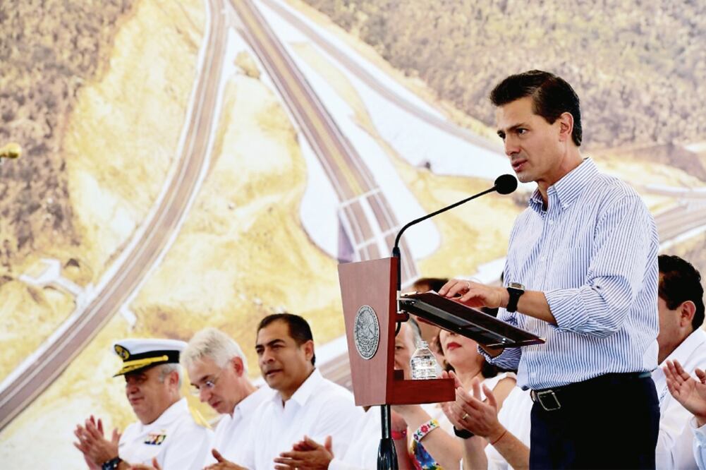 Durante la inauguración de la autopista San José del Cabo-Cabo San Lucas, en Baja California Sur, el presidente Enrique Peña Nieto destacó que el gobierno federal seguirá impulsando los proyectos de infraestructura carretera (ESPECIAL)