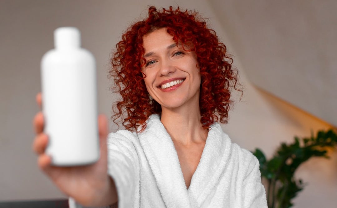 Este acondicionador es ideal después del gimnasio: revive la forma del cabello sin necesidad de lavarlo. Foto: Freepik