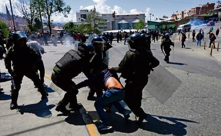 Bloqueos semiparalizan Bolivia y agravan la crisis económica