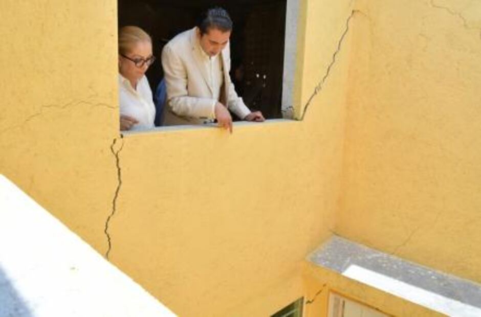 Ante riesgo de mina, desalojan a seis familias en Atizapán