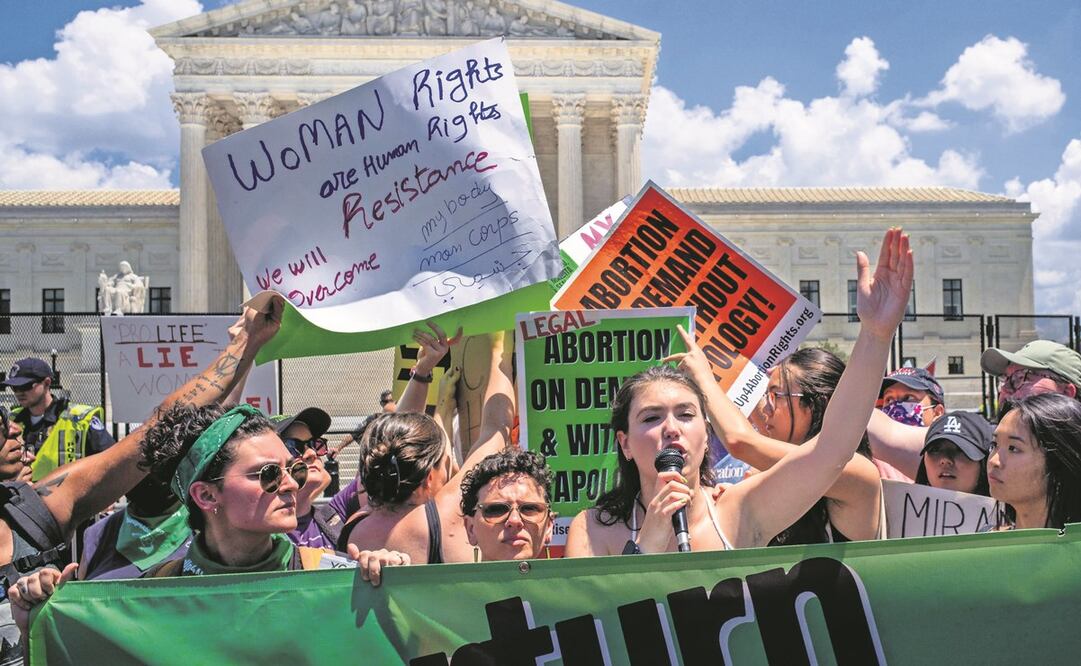 Activistas por el derecho al aborto al protestar ayer frente a la Corte Suprema, en Washington. Foto: Brandon Bell/ EL UNIVERSAL