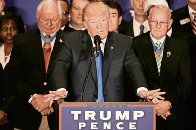 Trump pide desarmar a escolta de Hillary y ver “qué le pasa”