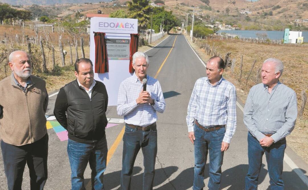Alfredo del Mazo, en la inauguración de vialidades. Foto: Especial