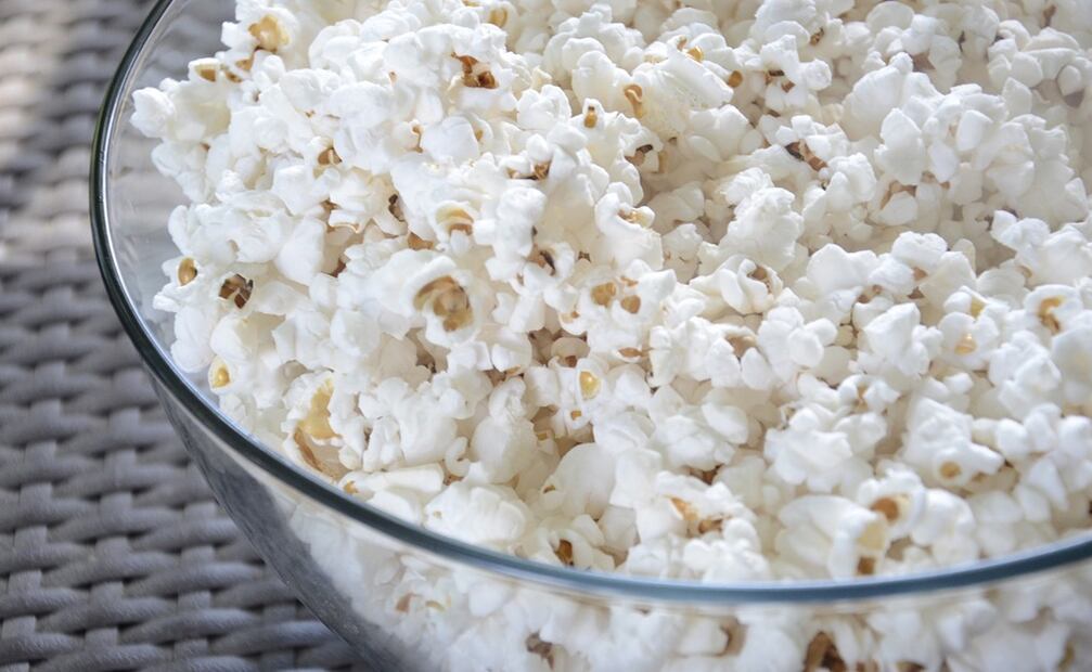Las palomitas naturales son una de las botanas más saludables. Foto: Pixabay