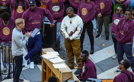 Kanye West reúne a miles en "misa" de Utah