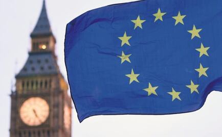 UK apologizes after sending deportation warnings