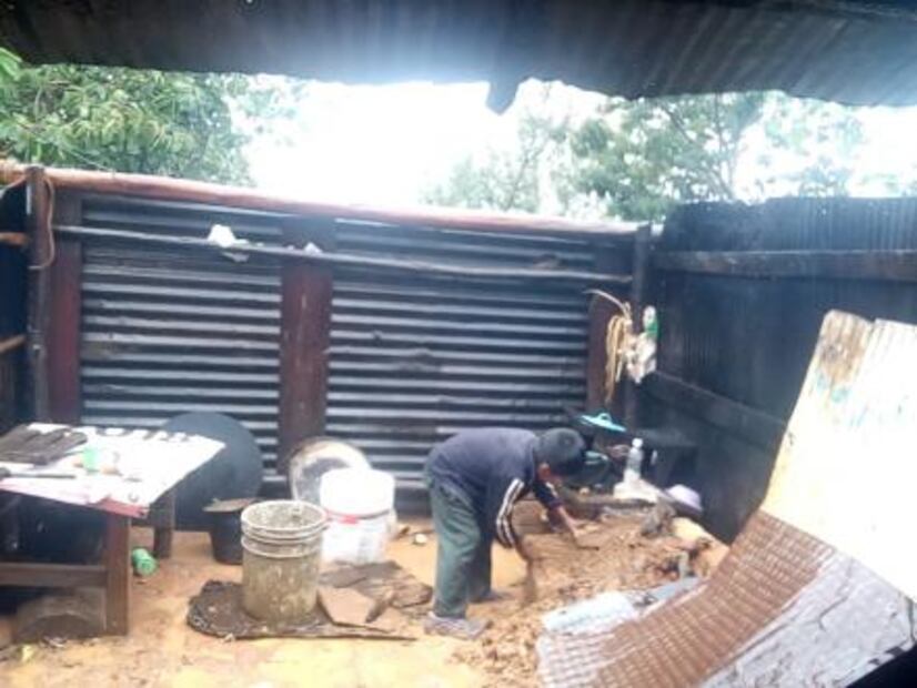 Rescatan 5 cuerpos de las seis víctimas del deslave de cerro en San Pedro Ocotepec