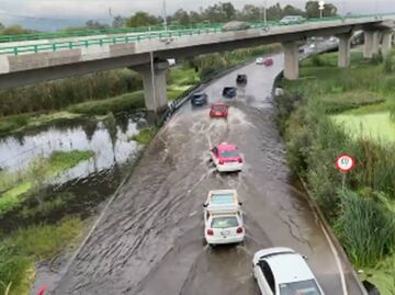 Denuncian constantes inundaciones en la zona del puente de Cuemanco en Xochimilco