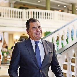 Quito prohíbe salida del país a altos ex funcionarios