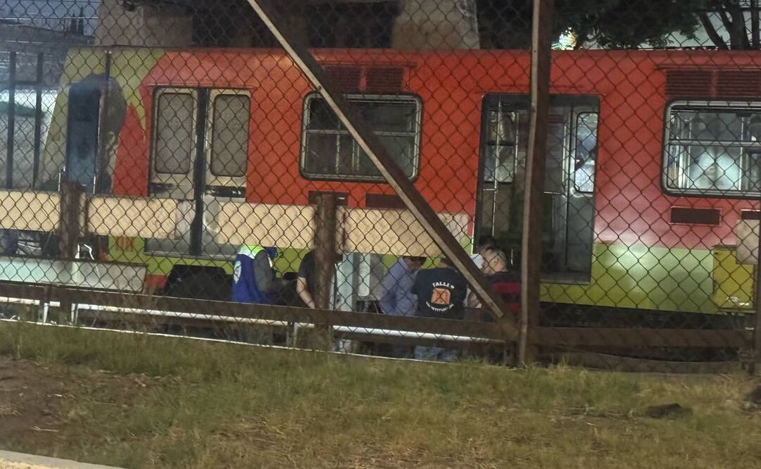 En la estación Constitución de 1917, el tren golpeó un aparato de vías, lo que provocó que solo dos carros ingresaran a la estación el 03 de marzo de 2025. Foto: Juan Carlos Williams/ EL UNIVERSAL