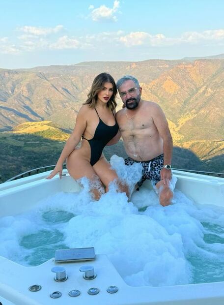 Vicente Fernández Jr. da de qué hablar con esta foto junto a su esposa Mariana, 20 años menor que él.