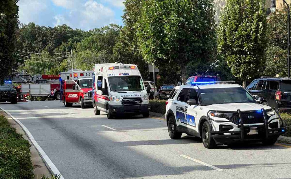 Vehículos de emergencia estacionados cerca de la Universidad Emory y de la sede de los Centros para el Control y la Prevención de Enfermedades en Atlanta el viernes 8 de agosto de 2025. Foto: AP