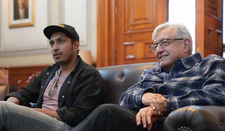 AMLO, gobernadores, diputados, senadores... dejan "la grilla" un rato para ver el partido de México-Argentina