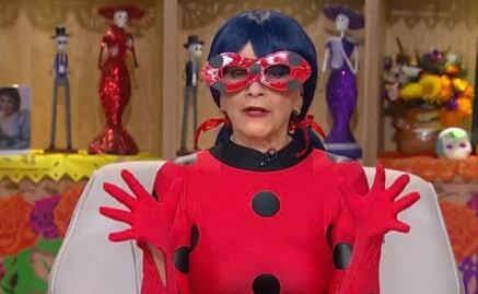 Pati Chapoy se quita la falda y causa sensación con su disfraz de LadyBug