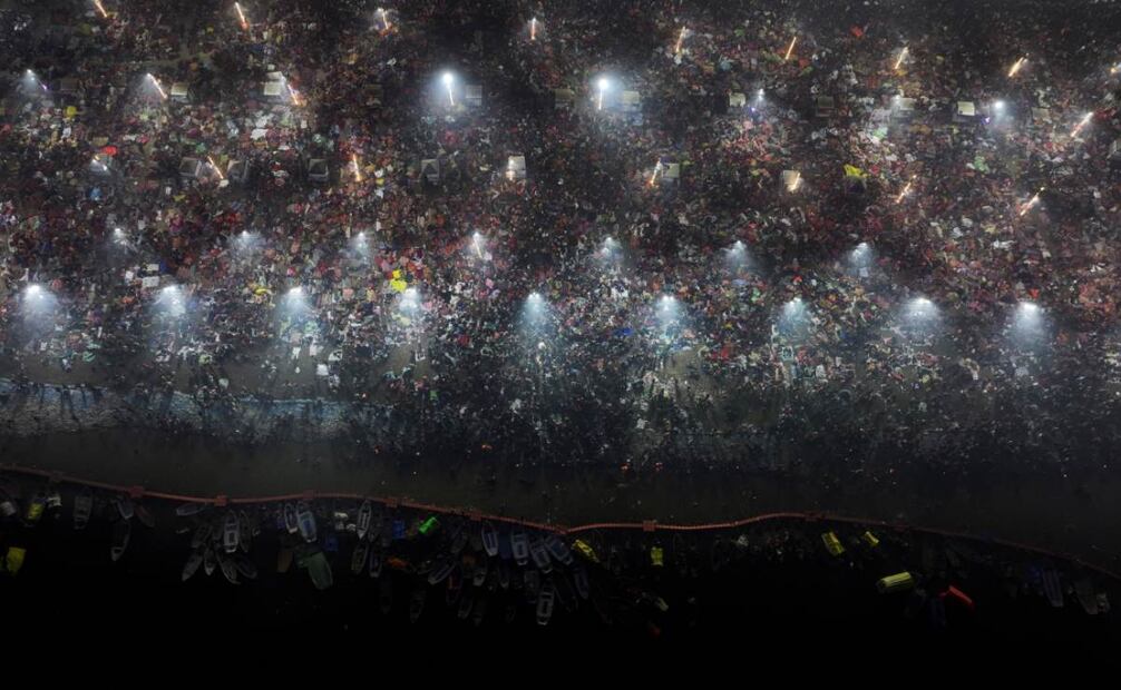 'Kumbh Mela', Festividad de la Jarra Sagrada. La Festividad de la Jarra Sagrada congrega al mayor número de peregrinos del mundo. Éstos se sumergen o se bañan en aguas de ríos sagrados, como el Ganges, para lavarse de sus pecados y librarse así del ciclo continuo de reencarnaciones. (28/01/25) Foto: AP