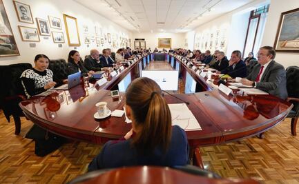 Sheinbaum se reúne con economistas en Palacio Nacional; asisten miembros del Gabinete