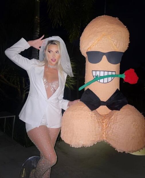 Lele Pons luce look con transparencias en su despedida de soltera