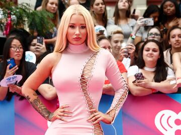 Iggy Azalea presume prominentes curvas en bikini