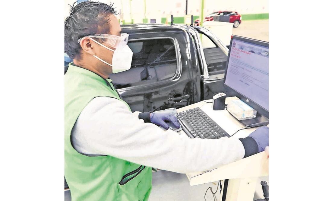 Autos con placas 5 o 6 deberán verificar en julio y agosto. Foto: ARCHIVO EL UNIVERSAL