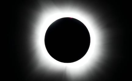 Eclipse Solar 2024: oscuridad total llegó a Texas acompañada de bodas masivas y mucho furor