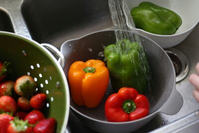 Cómo lavar y desinfectar correctamente tus alimentos