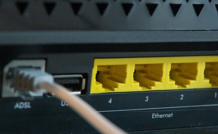 Para qué se utiliza el puerto USB que está en el router wifi