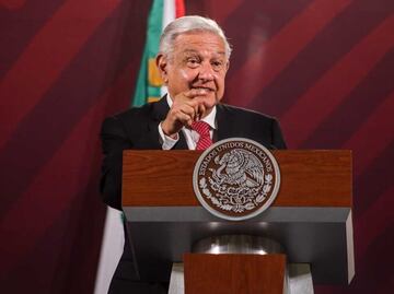 AMLO felicitó al Canelo Álvarez y a Checo Pérez por sus presentaciones el fin de semana