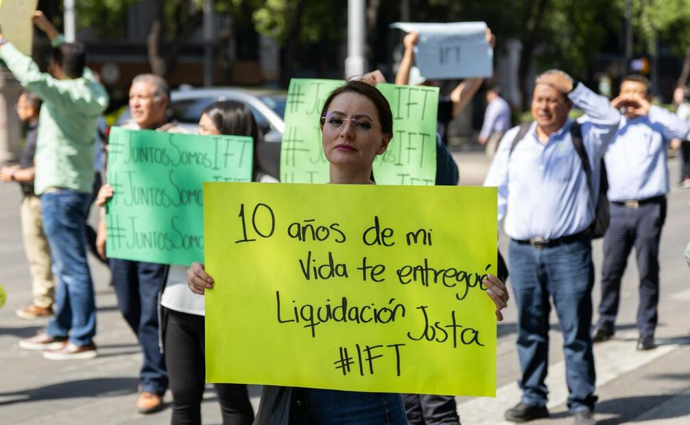 Ante extinción del IFT, trabajadores protestan en el Senado; acusan que no hay mesas de diálogo para una transición. Foto: Hugo Salvador/EL UNIVERSAL