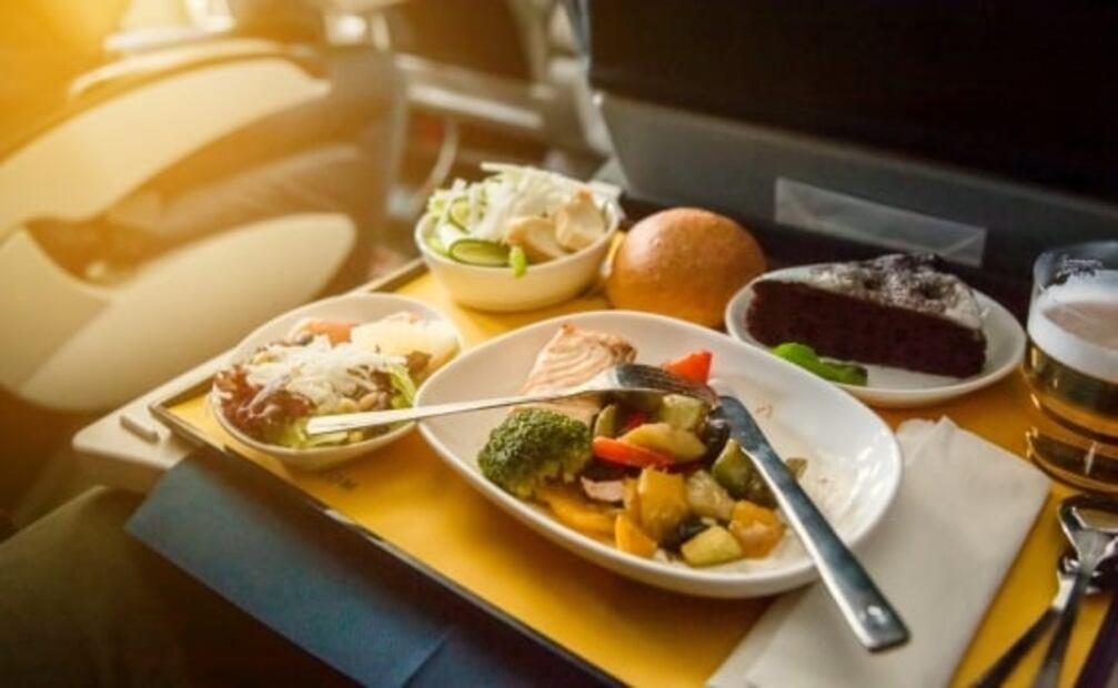 ¿Por qué se dice que la comida de los aviones es mala?