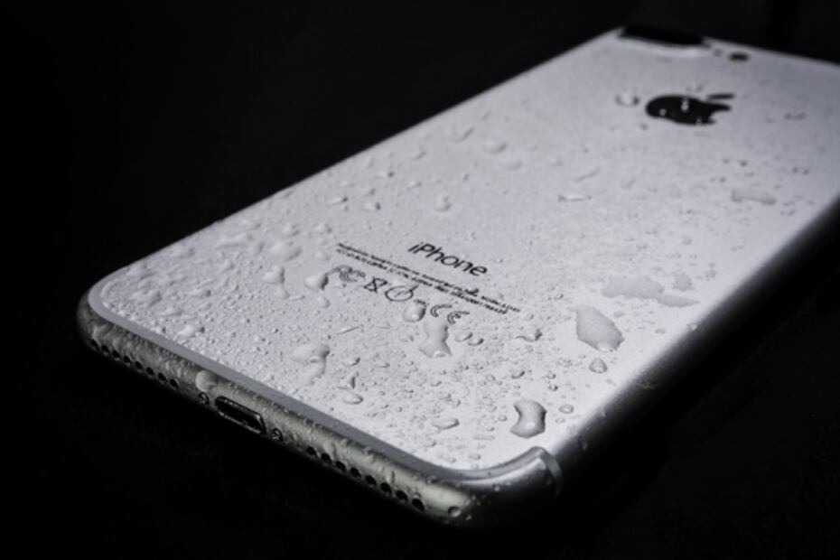 Celular mojado. Foto: Archivo EL UNIVERSAL